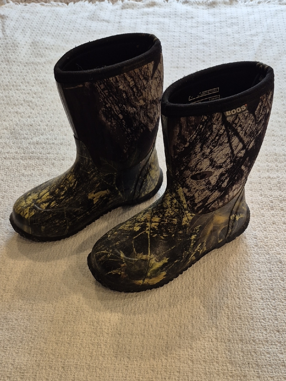 BOGS Camo Pull-On Boots Size 5 Youth